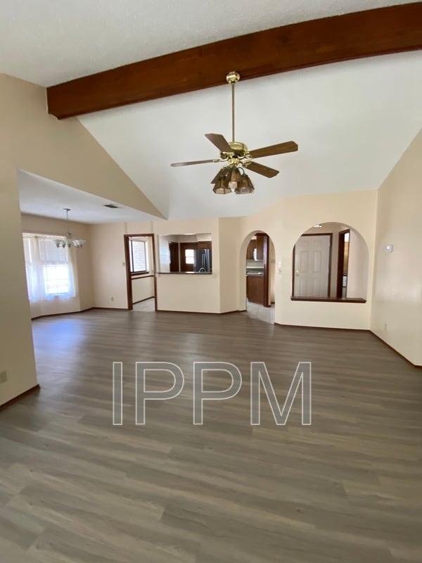 Building Photo - 138 Willow Cir