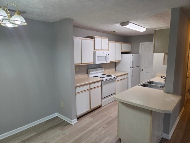 Building Photo - 402 Dabney Dr