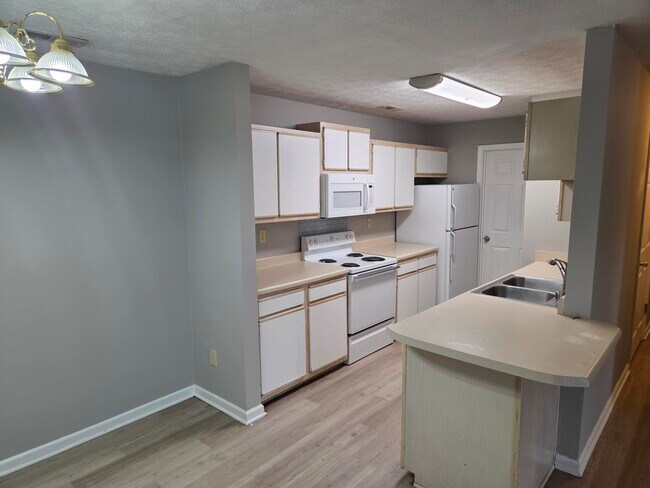 Building Photo - 450 Dabney Dr