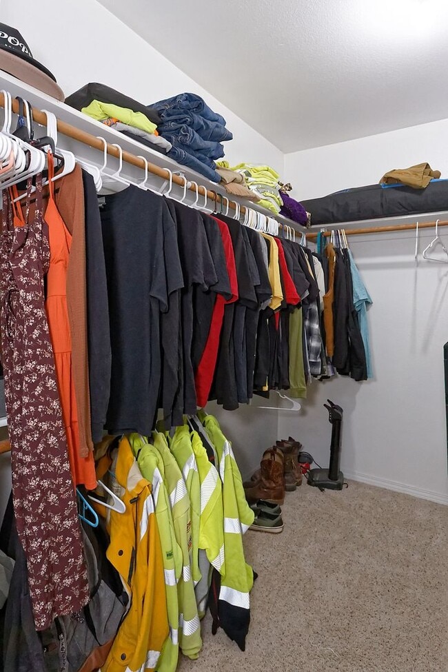 Building Photo - Desirable Apple Valley Single-Story on Expansive Lot | 3 Bed, 2 Bath Beauty