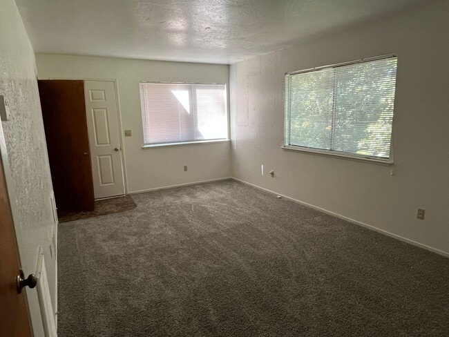 Building Photo - CHECK OUT THE VIEW!!!  Beautiful Home in t...