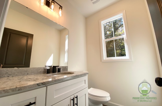 Building Photo - 228 Maco Terrace