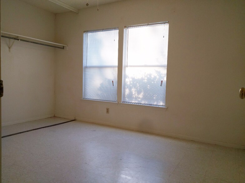 Bedroom 2 - 2506 corian glen dr