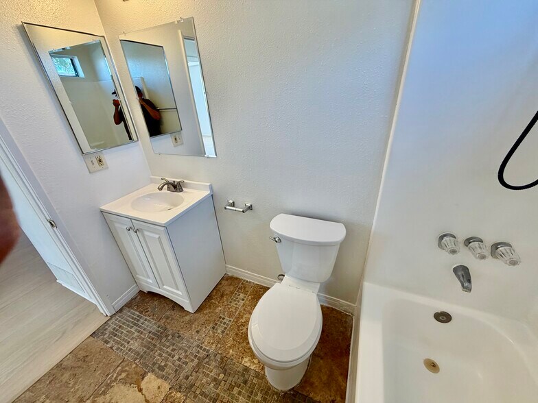 Building Photo - 4553 W 116th St