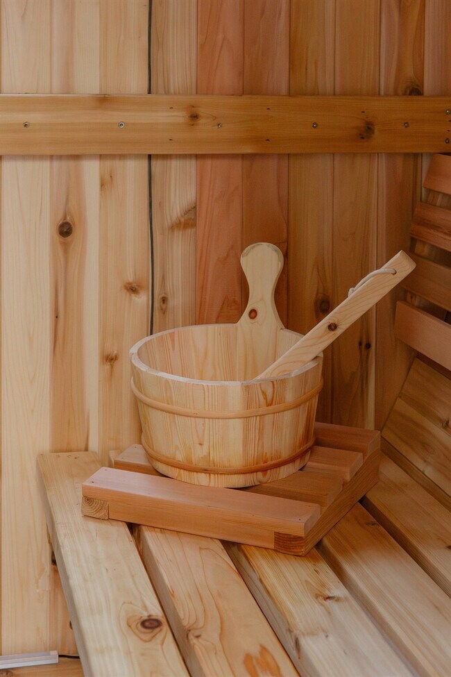 Building Photo - 519 28th St