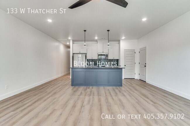 Building Photo - 133 W Thatcher St