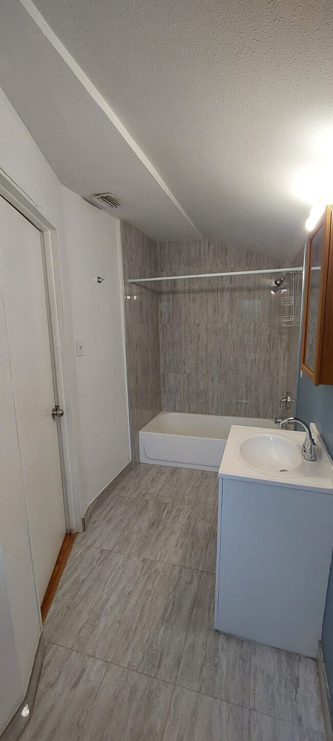 Building Photo - 12651 Tinley Rd