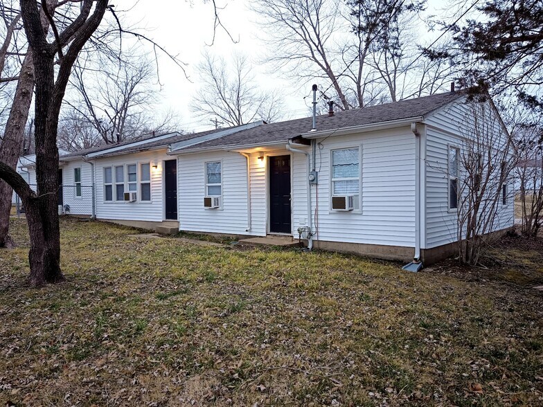 Building Photo - 303 Fleetwood Dr