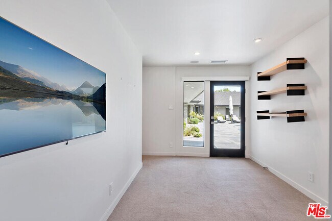 Building Photo - 3035 Lake Glen Dr