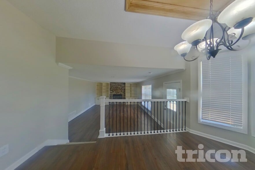Building Photo - 1404 S Montebello Ln