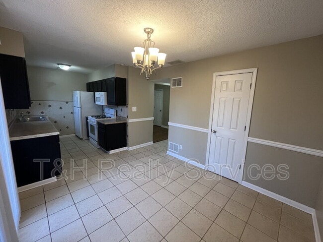 Building Photo - 1090 Greenwood Trail W Dr