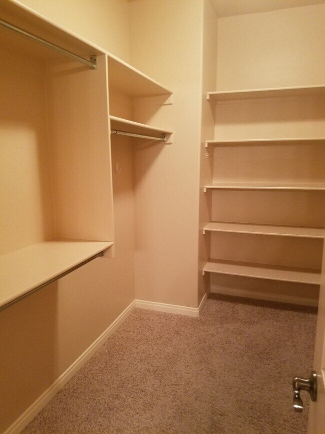 Building Photo - Spacious Home For Rent