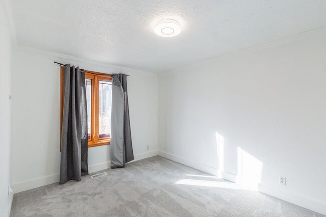 Building Photo - Heart of Eagle 4 Bed 2 Bath Home