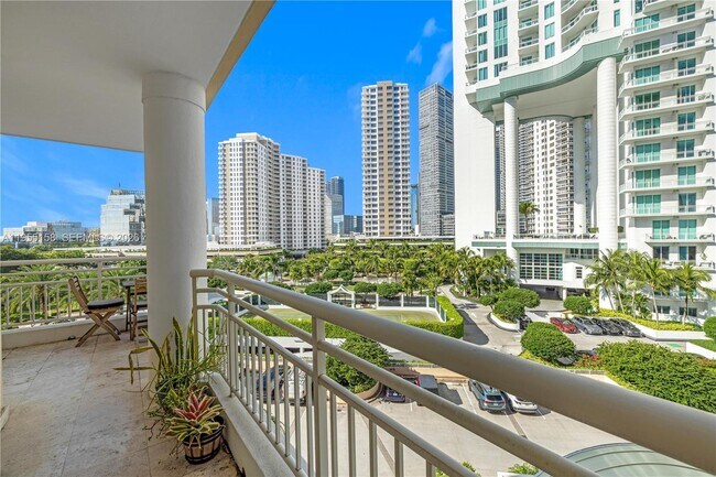 Building Photo - 888 Brickell Key Dr