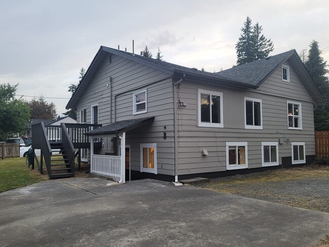 Building Photo - 6815 Lower Ridge Rd