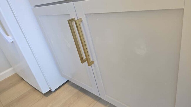 Building Photo - 5135 Singleton Dr