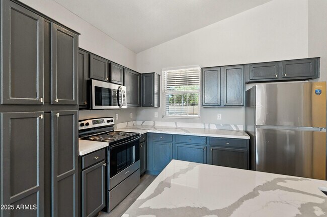 Building Photo - 1424 E Binner Dr