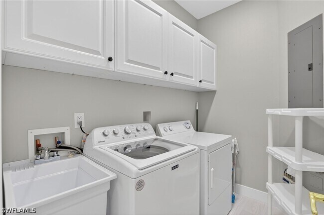 Building Photo - 4655 Hawks Nest Way