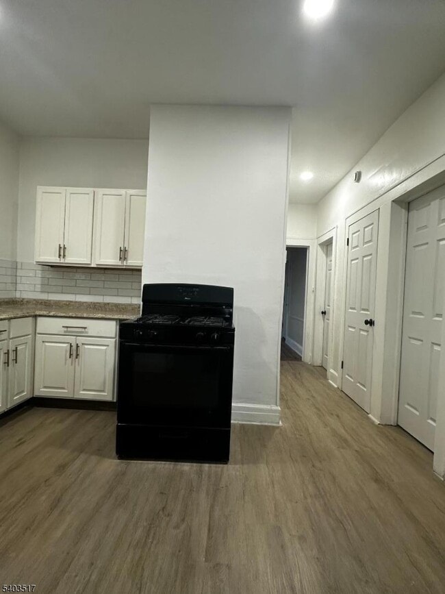 Building Photo - 61 Wainwright St