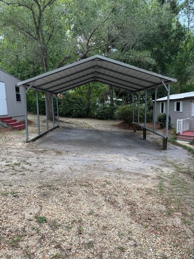 Building Photo - 827 Squirrel Rd