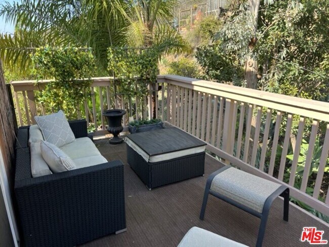 Building Photo - 729 Kenmore Cir