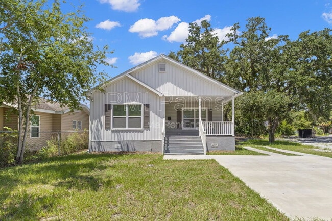 Building Photo - 1521 Preston St S