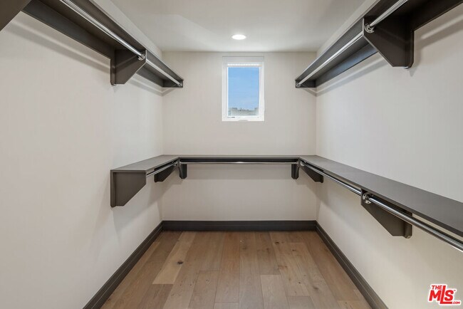 Building Photo - 118 Orlando Ave