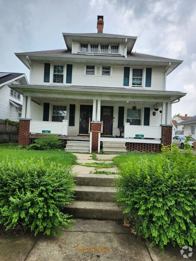 Building Photo - Duplex