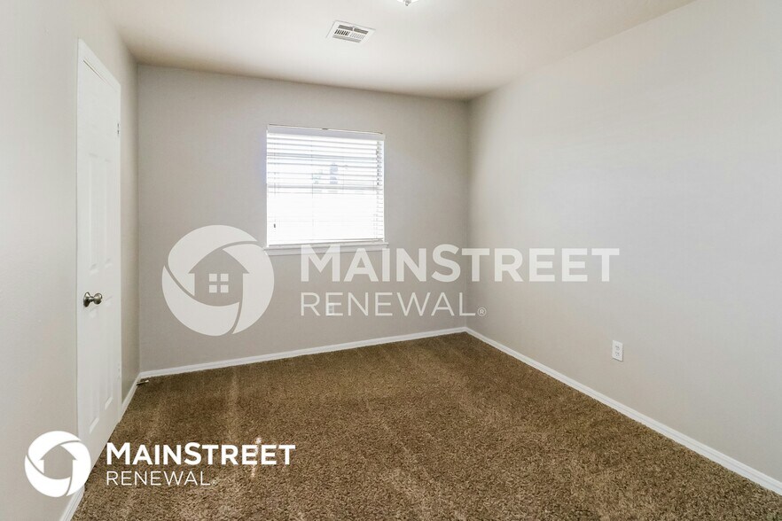 Building Photo - 828 SE 9th St