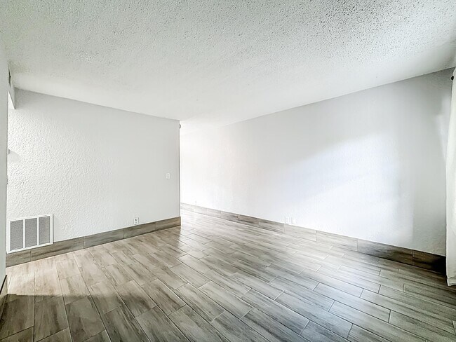 Building Photo - 337 Kenilworth Blvd