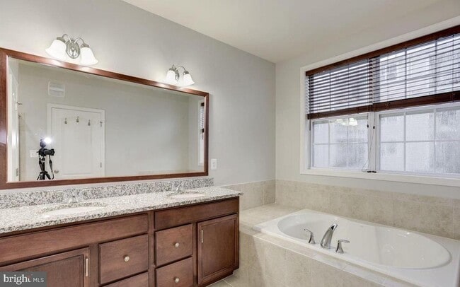 Building Photo - 43017 Clarks Mill Terrace