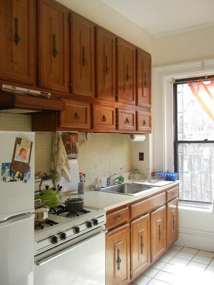 Building Photo - 354 Marlborough St