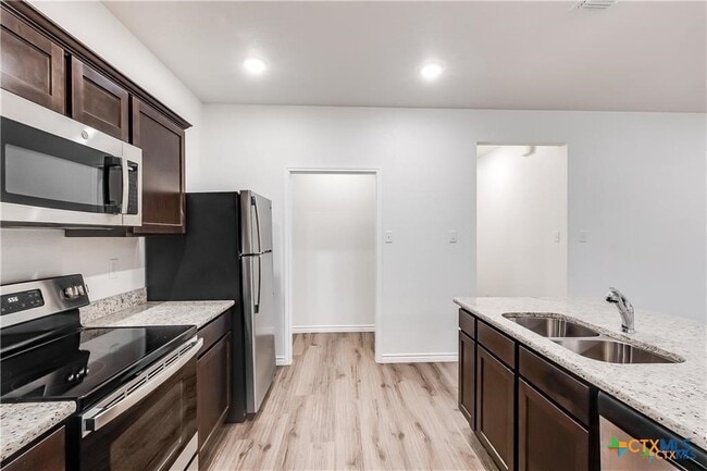 Building Photo - 3509 Abraham Dr