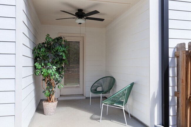 Building Photo - Newly Constructed 3bd/3.5ba w/ Gym, Min From Airport and Downtown Hapeville!