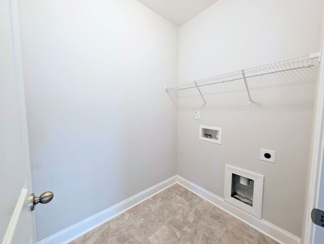Building Photo - Barrington Dream Home