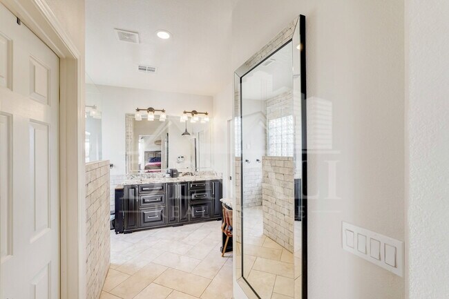 Building Photo - 40844 N Union Trail