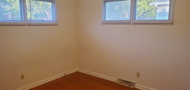 Building Photo - 2512-2514-2514 Braemore Rd