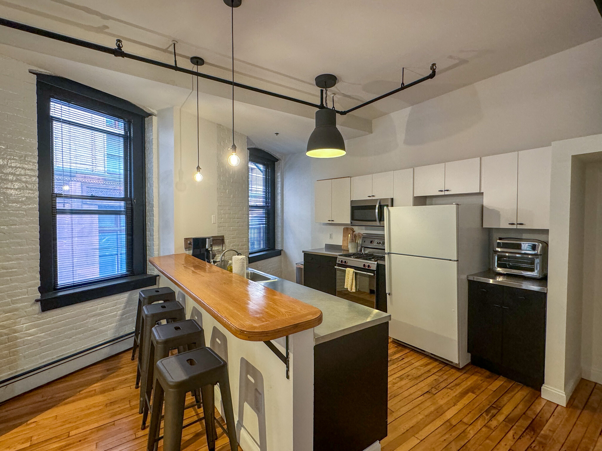 Apt 2A - 13 Stanhope St