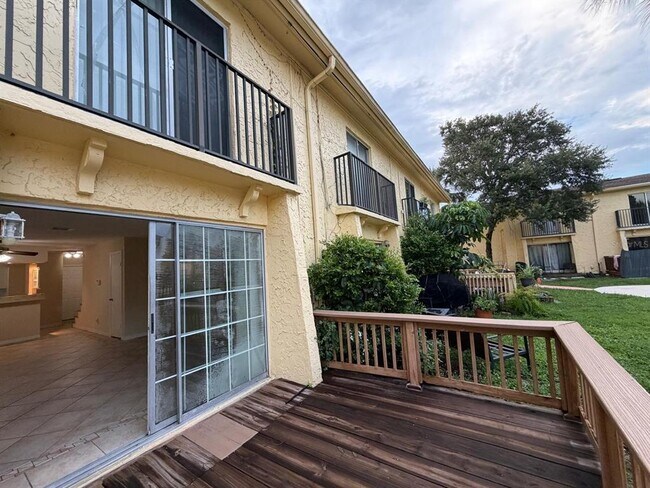 Building Photo - 7501 Gallineta Ct