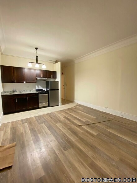 Building Photo - 62 Boylston St