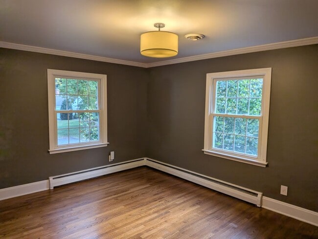 Building Photo - Gorgeous 4 Bed, 3 Bed House for Rent in Me...