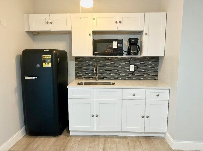 Building Photo - 350 Cypress Dr