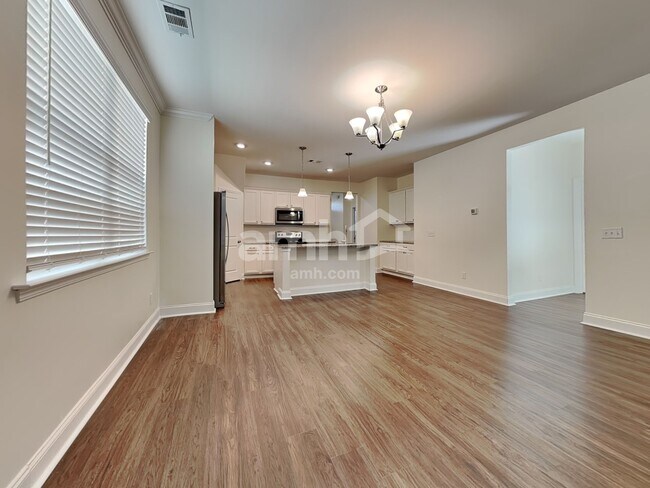 Building Photo - 8 Cherry St