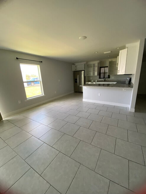 Building Photo - 5011 Benton St