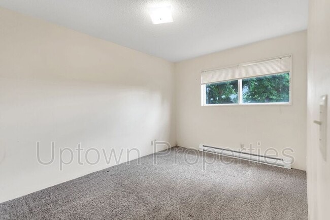 Building Photo - 4113 SE 28th Ave