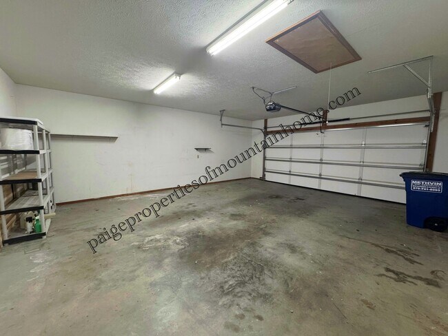Building Photo - 313 Bomber Blvd
