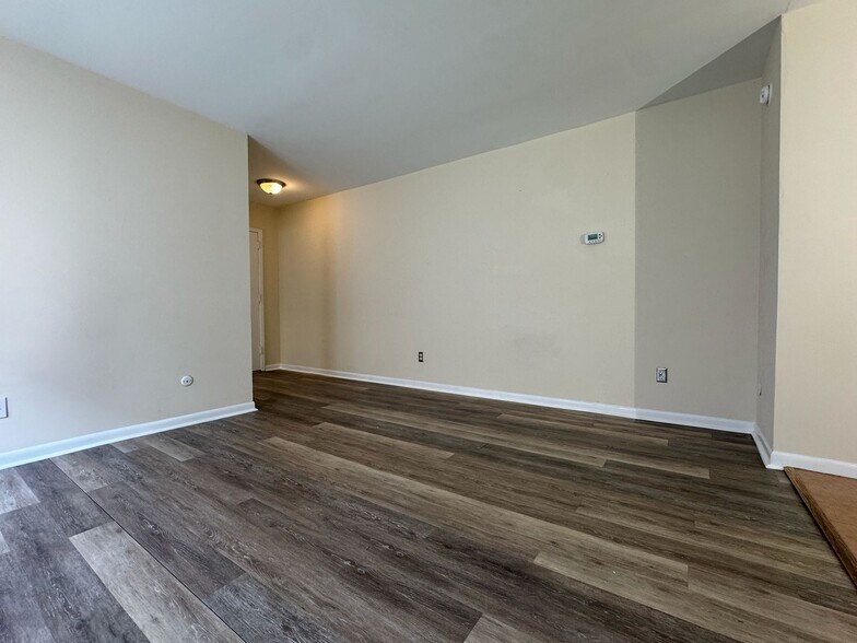 Building Photo - 160 S Lake Dr
