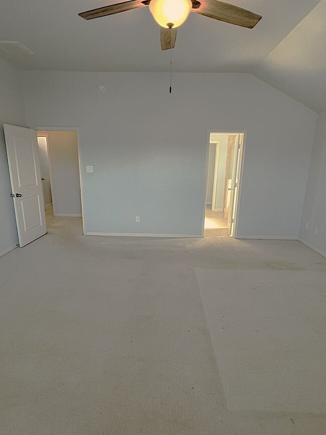 Building Photo - Spacious Four Bedroom Home Conveniently Located in Carpenters Landing