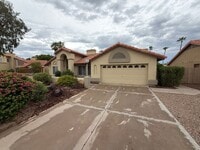 Building Photo - 837 N Oak Ct