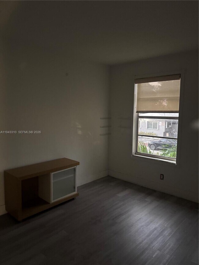 Building Photo - 1320 SW 6th St